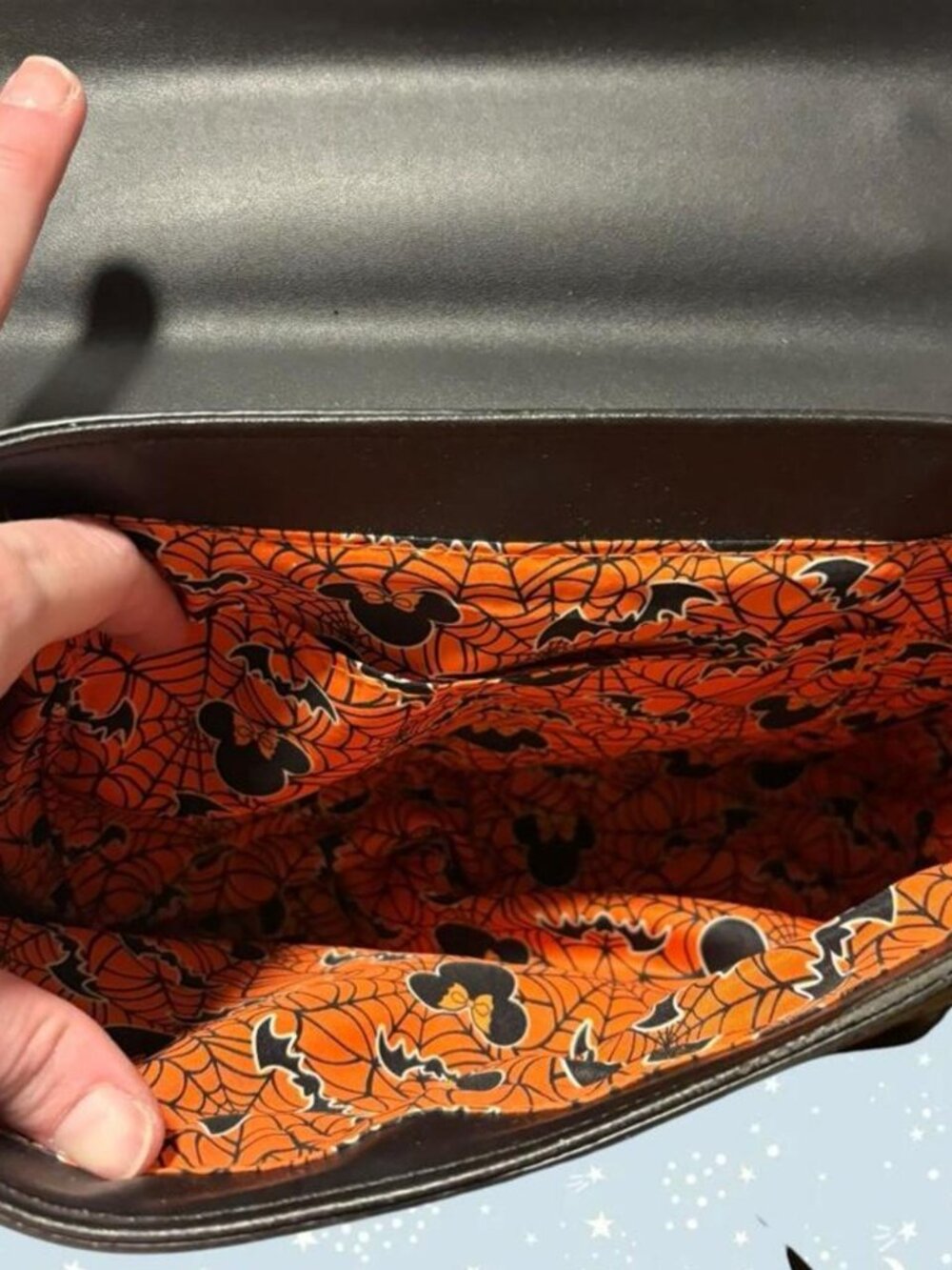 Disney x Loungefly Minnie Mouse Halloween black & orange sequin crossbody bag - Picture 6 of 7